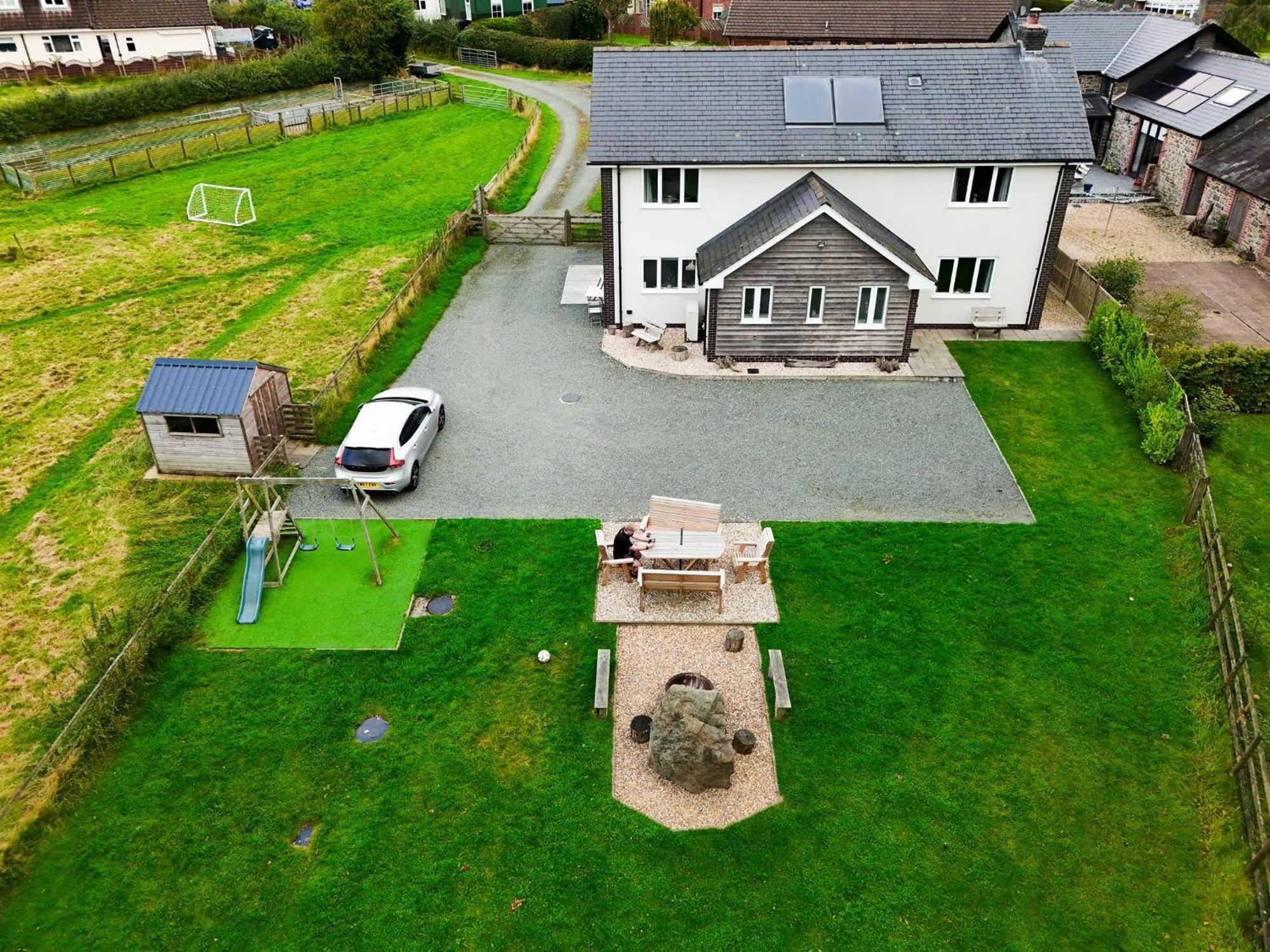 Villa Maen Llwyd Llanyre Exterior foto